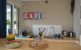 Charmant appartement à 350m de la plage et du port