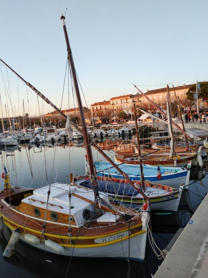 Charmant appartement à 350m de la plage et du port Fréjus Extérieur photo